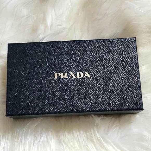 PRADA - Picture 14 of 16